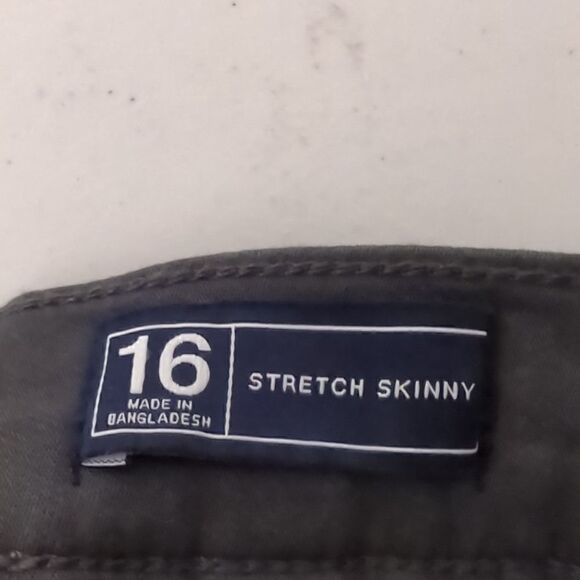 GAP Gray Khaki  - Picture 6 of 7